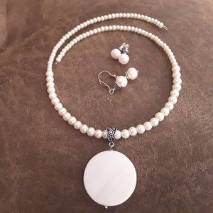 Simulate white pearl on memory wire  necklace with natural pearle earrings.
